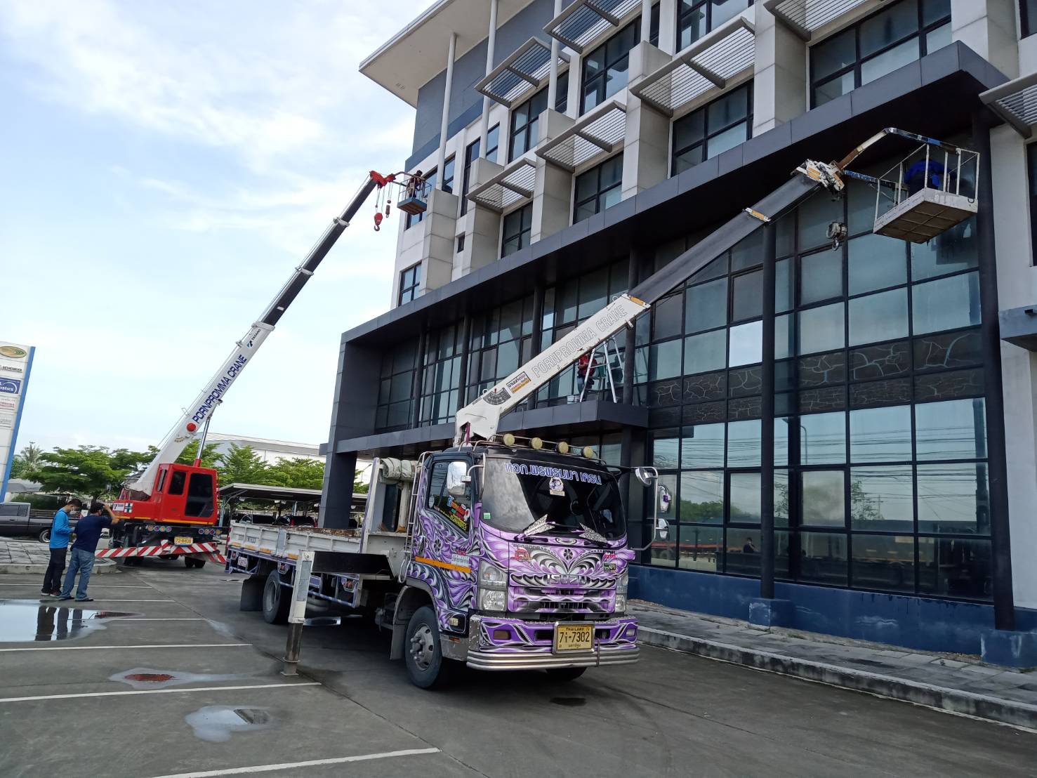 16 - https://เจมส์รถเฮี๊ยบรับจ้าง.com | เจมส์รถเฮี๊ยบรับจ้าง - ให้บริการรถเฮียบรับจ้าง เพื่อการขนย้ายสิ่งของต่างๆ ที่มีขนาดใหญ่ ให้บริการอำนวยความสะดวกได้เป็นอย่างดี บริการรถเฮียบรับจ้าง 4 ล้อ ให้เลือกอยู่หลากหลายแบบ เช่น รถเฮี๊ยบรับจ้าง 10 ตัน 3 ตัน 5 ตัน ที่พร้อมรองรับความต้องการของผู้ขนย้ายได้เป็นอย่างดี