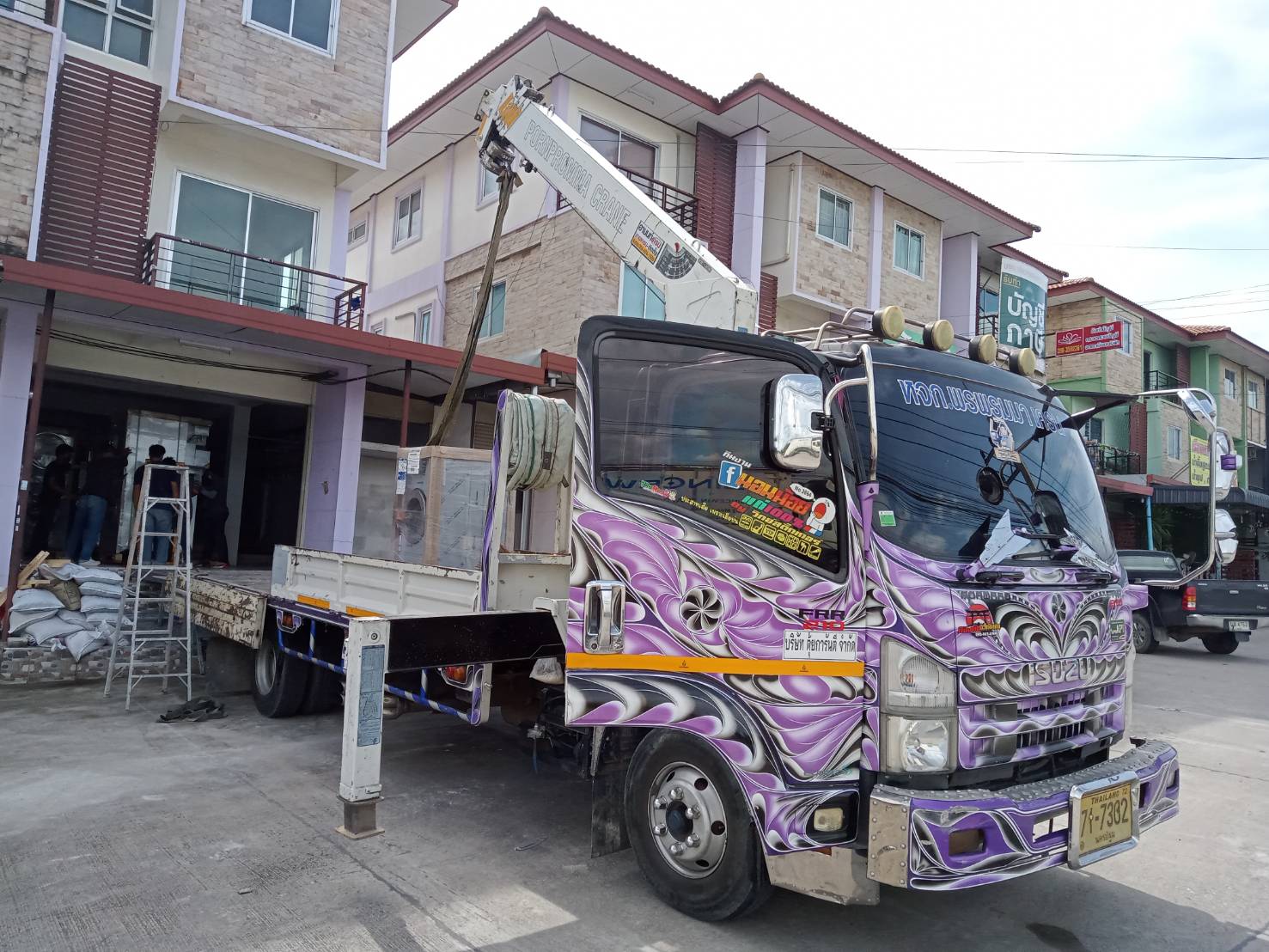 21 - https://เจมส์รถเฮี๊ยบรับจ้าง.com | เจมส์รถเฮี๊ยบรับจ้าง - ให้บริการรถเฮียบรับจ้าง เพื่อการขนย้ายสิ่งของต่างๆ ที่มีขนาดใหญ่ ให้บริการอำนวยความสะดวกได้เป็นอย่างดี บริการรถเฮียบรับจ้าง 4 ล้อ ให้เลือกอยู่หลากหลายแบบ เช่น รถเฮี๊ยบรับจ้าง 10 ตัน 3 ตัน 5 ตัน ที่พร้อมรองรับความต้องการของผู้ขนย้ายได้เป็นอย่างดี