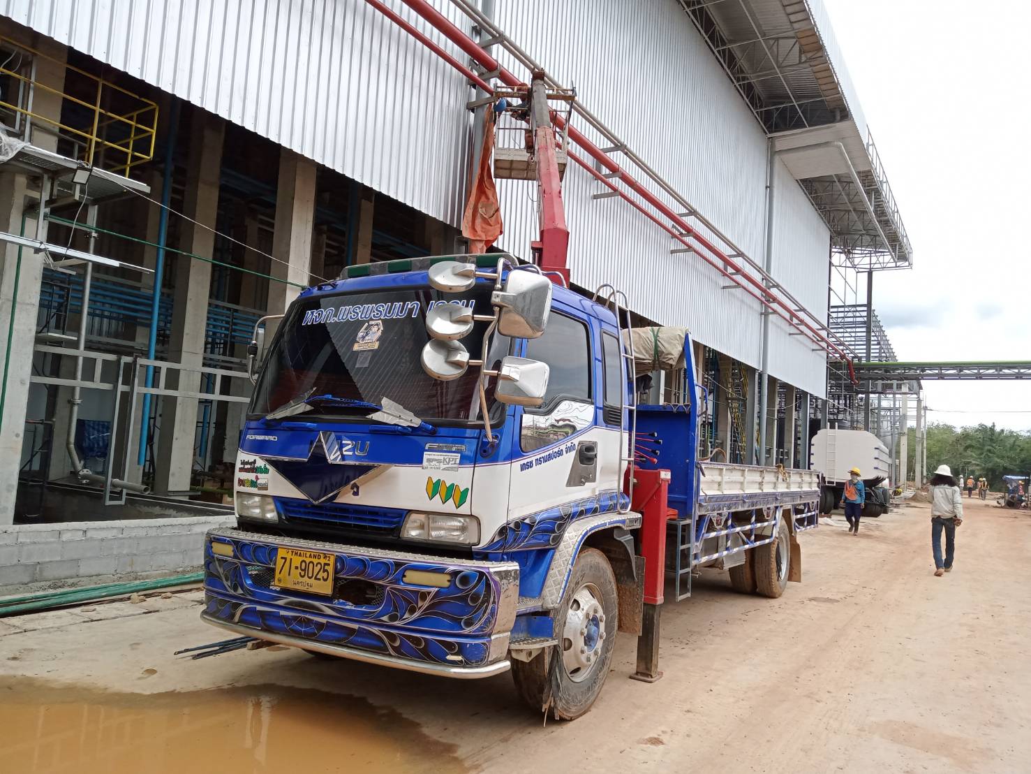 24 - https://เจมส์รถเฮี๊ยบรับจ้าง.com | เจมส์รถเฮี๊ยบรับจ้าง - ให้บริการรถเฮียบรับจ้าง เพื่อการขนย้ายสิ่งของต่างๆ ที่มีขนาดใหญ่ ให้บริการอำนวยความสะดวกได้เป็นอย่างดี บริการรถเฮียบรับจ้าง 4 ล้อ ให้เลือกอยู่หลากหลายแบบ เช่น รถเฮี๊ยบรับจ้าง 10 ตัน 3 ตัน 5 ตัน ที่พร้อมรองรับความต้องการของผู้ขนย้ายได้เป็นอย่างดี