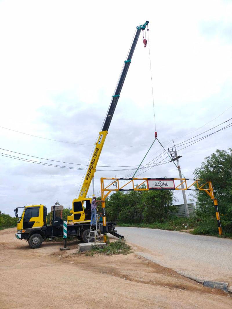 26 - https://เจมส์รถเฮี๊ยบรับจ้าง.com | เจมส์รถเฮี๊ยบรับจ้าง - ให้บริการรถเฮียบรับจ้าง เพื่อการขนย้ายสิ่งของต่างๆ ที่มีขนาดใหญ่ ให้บริการอำนวยความสะดวกได้เป็นอย่างดี บริการรถเฮียบรับจ้าง 4 ล้อ ให้เลือกอยู่หลากหลายแบบ เช่น รถเฮี๊ยบรับจ้าง 10 ตัน 3 ตัน 5 ตัน ที่พร้อมรองรับความต้องการของผู้ขนย้ายได้เป็นอย่างดี