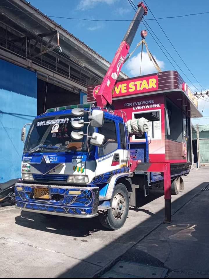 3 - https://เจมส์รถเฮี๊ยบรับจ้าง.com | เจมส์รถเฮี๊ยบรับจ้าง - ให้บริการรถเฮียบรับจ้าง เพื่อการขนย้ายสิ่งของต่างๆ ที่มีขนาดใหญ่ ให้บริการอำนวยความสะดวกได้เป็นอย่างดี บริการรถเฮียบรับจ้าง 4 ล้อ ให้เลือกอยู่หลากหลายแบบ เช่น รถเฮี๊ยบรับจ้าง 10 ตัน 3 ตัน 5 ตัน ที่พร้อมรองรับความต้องการของผู้ขนย้ายได้เป็นอย่างดี