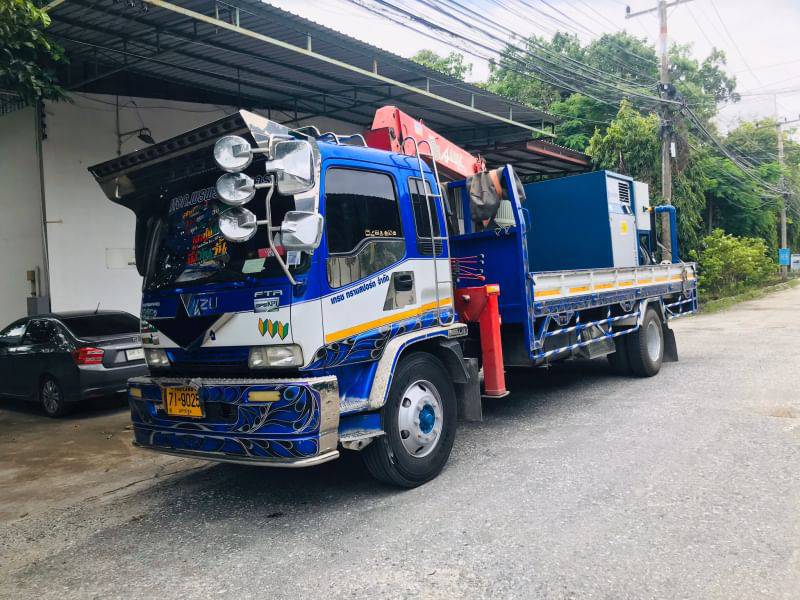 36 - https://เจมส์รถเฮี๊ยบรับจ้าง.com | เจมส์รถเฮี๊ยบรับจ้าง - ให้บริการรถเฮียบรับจ้าง เพื่อการขนย้ายสิ่งของต่างๆ ที่มีขนาดใหญ่ ให้บริการอำนวยความสะดวกได้เป็นอย่างดี บริการรถเฮียบรับจ้าง 4 ล้อ ให้เลือกอยู่หลากหลายแบบ เช่น รถเฮี๊ยบรับจ้าง 10 ตัน 3 ตัน 5 ตัน ที่พร้อมรองรับความต้องการของผู้ขนย้ายได้เป็นอย่างดี