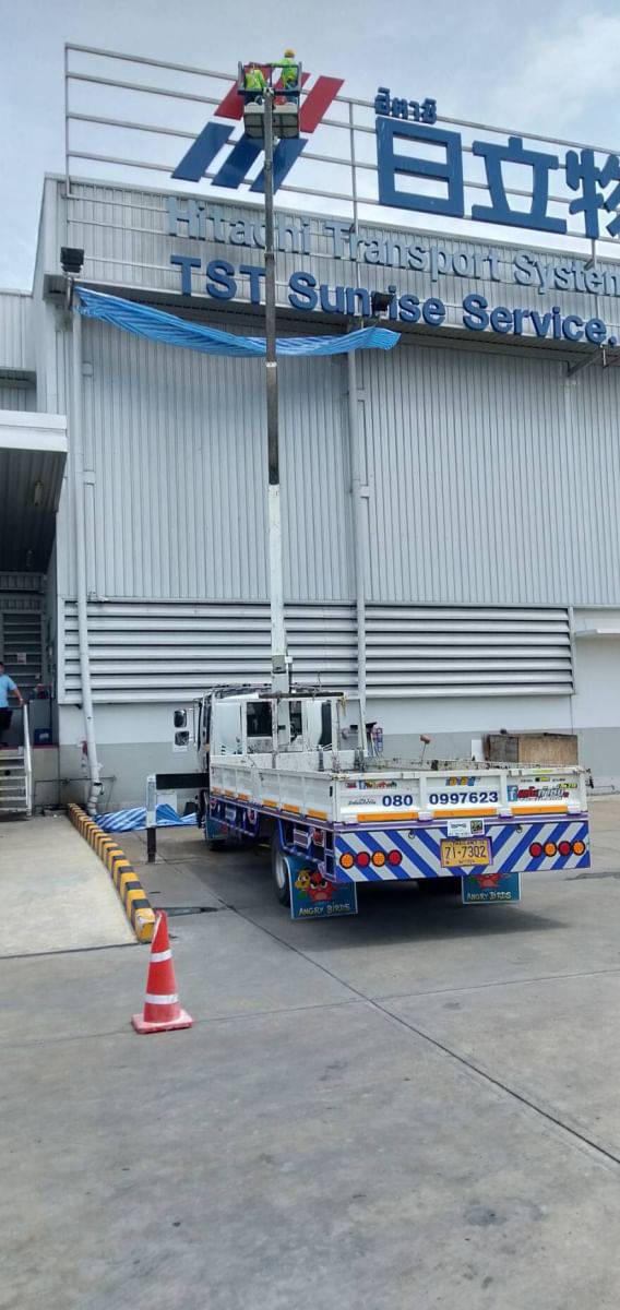 38 - https://เจมส์รถเฮี๊ยบรับจ้าง.com | เจมส์รถเฮี๊ยบรับจ้าง - ให้บริการรถเฮียบรับจ้าง เพื่อการขนย้ายสิ่งของต่างๆ ที่มีขนาดใหญ่ ให้บริการอำนวยความสะดวกได้เป็นอย่างดี บริการรถเฮียบรับจ้าง 4 ล้อ ให้เลือกอยู่หลากหลายแบบ เช่น รถเฮี๊ยบรับจ้าง 10 ตัน 3 ตัน 5 ตัน ที่พร้อมรองรับความต้องการของผู้ขนย้ายได้เป็นอย่างดี