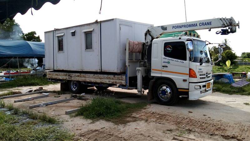 40 - https://เจมส์รถเฮี๊ยบรับจ้าง.com | เจมส์รถเฮี๊ยบรับจ้าง - ให้บริการรถเฮียบรับจ้าง เพื่อการขนย้ายสิ่งของต่างๆ ที่มีขนาดใหญ่ ให้บริการอำนวยความสะดวกได้เป็นอย่างดี บริการรถเฮียบรับจ้าง 4 ล้อ ให้เลือกอยู่หลากหลายแบบ เช่น รถเฮี๊ยบรับจ้าง 10 ตัน 3 ตัน 5 ตัน ที่พร้อมรองรับความต้องการของผู้ขนย้ายได้เป็นอย่างดี