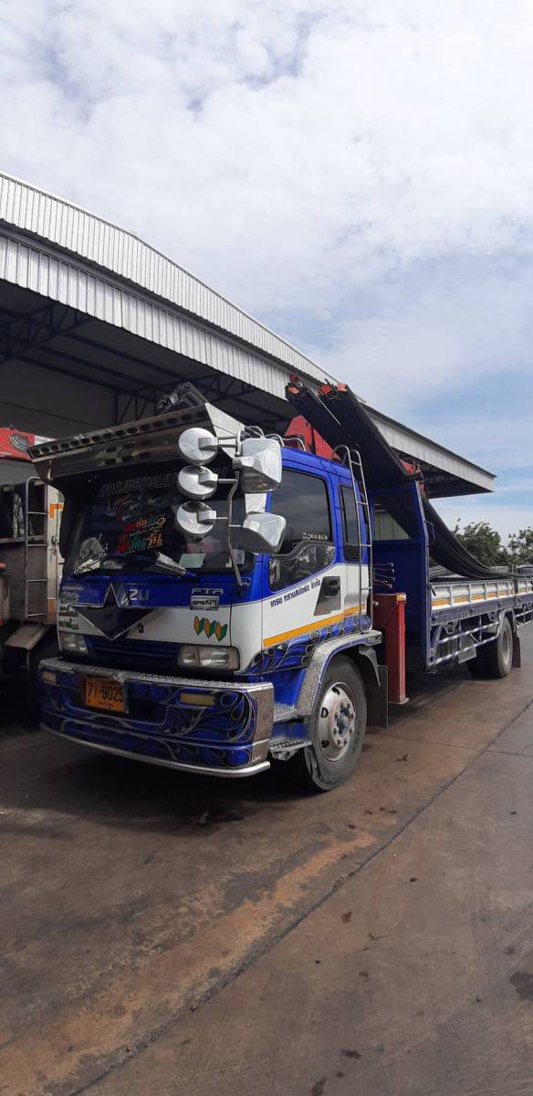 42 - https://เจมส์รถเฮี๊ยบรับจ้าง.com | เจมส์รถเฮี๊ยบรับจ้าง - ให้บริการรถเฮียบรับจ้าง เพื่อการขนย้ายสิ่งของต่างๆ ที่มีขนาดใหญ่ ให้บริการอำนวยความสะดวกได้เป็นอย่างดี บริการรถเฮียบรับจ้าง 4 ล้อ ให้เลือกอยู่หลากหลายแบบ เช่น รถเฮี๊ยบรับจ้าง 10 ตัน 3 ตัน 5 ตัน ที่พร้อมรองรับความต้องการของผู้ขนย้ายได้เป็นอย่างดี