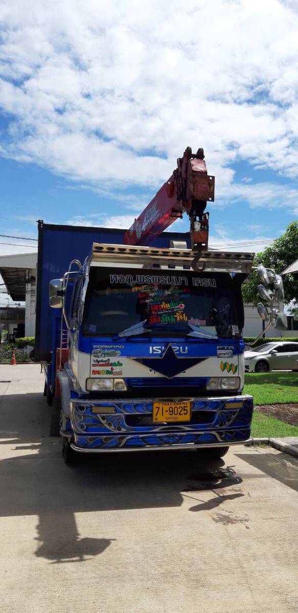 43 - https://เจมส์รถเฮี๊ยบรับจ้าง.com | เจมส์รถเฮี๊ยบรับจ้าง - ให้บริการรถเฮียบรับจ้าง เพื่อการขนย้ายสิ่งของต่างๆ ที่มีขนาดใหญ่ ให้บริการอำนวยความสะดวกได้เป็นอย่างดี บริการรถเฮียบรับจ้าง 4 ล้อ ให้เลือกอยู่หลากหลายแบบ เช่น รถเฮี๊ยบรับจ้าง 10 ตัน 3 ตัน 5 ตัน ที่พร้อมรองรับความต้องการของผู้ขนย้ายได้เป็นอย่างดี