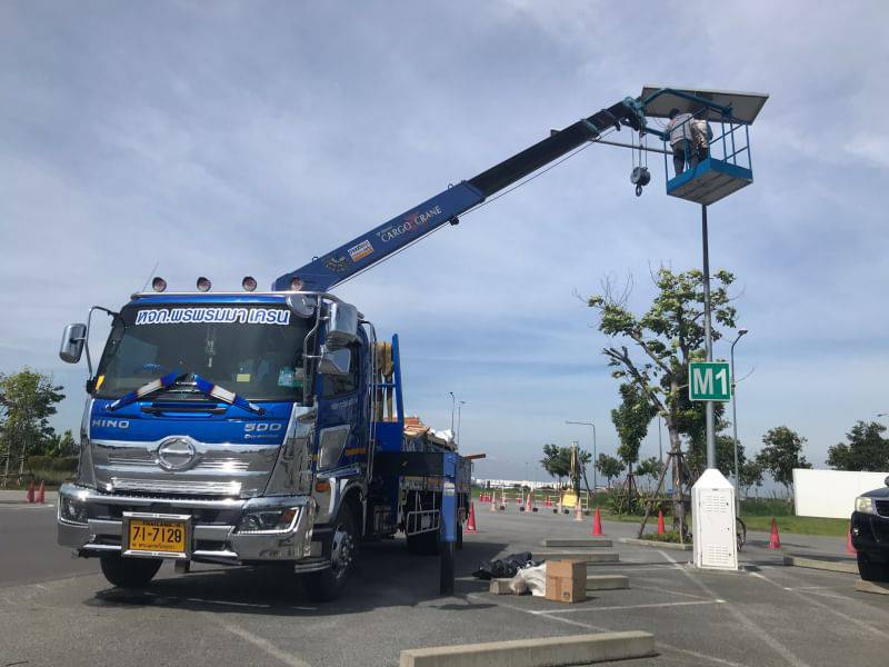 49 - https://เจมส์รถเฮี๊ยบรับจ้าง.com | เจมส์รถเฮี๊ยบรับจ้าง - ให้บริการรถเฮียบรับจ้าง เพื่อการขนย้ายสิ่งของต่างๆ ที่มีขนาดใหญ่ ให้บริการอำนวยความสะดวกได้เป็นอย่างดี บริการรถเฮียบรับจ้าง 4 ล้อ ให้เลือกอยู่หลากหลายแบบ เช่น รถเฮี๊ยบรับจ้าง 10 ตัน 3 ตัน 5 ตัน ที่พร้อมรองรับความต้องการของผู้ขนย้ายได้เป็นอย่างดี