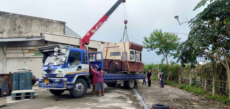 51 - https://เจมส์รถเฮี๊ยบรับจ้าง.com | เจมส์รถเฮี๊ยบรับจ้าง - ให้บริการรถเฮียบรับจ้าง เพื่อการขนย้ายสิ่งของต่างๆ ที่มีขนาดใหญ่ ให้บริการอำนวยความสะดวกได้เป็นอย่างดี บริการรถเฮียบรับจ้าง 4 ล้อ ให้เลือกอยู่หลากหลายแบบ เช่น รถเฮี๊ยบรับจ้าง 10 ตัน 3 ตัน 5 ตัน ที่พร้อมรองรับความต้องการของผู้ขนย้ายได้เป็นอย่างดี