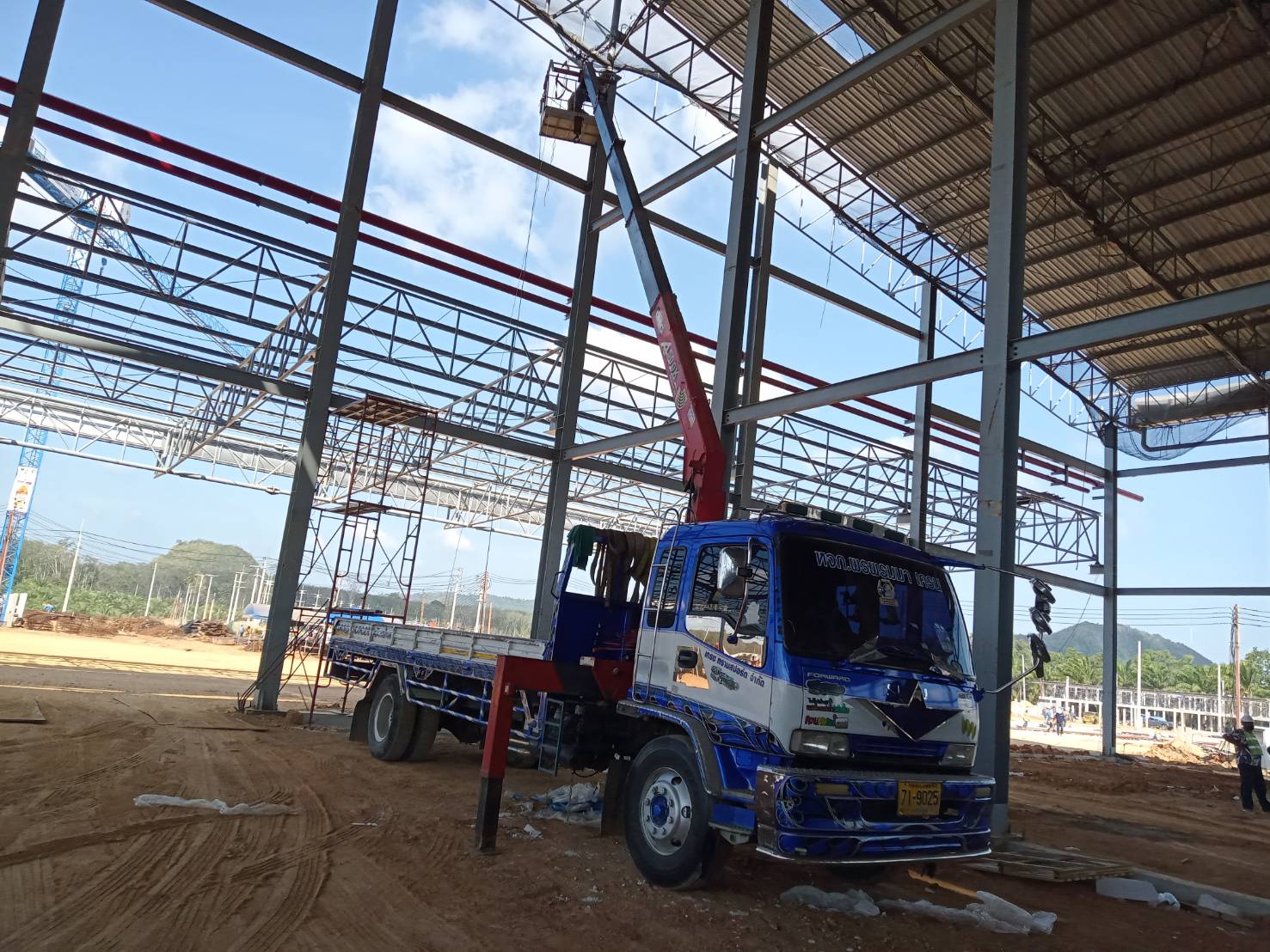 7 - https://เจมส์รถเฮี๊ยบรับจ้าง.com | เจมส์รถเฮี๊ยบรับจ้าง - ให้บริการรถเฮียบรับจ้าง เพื่อการขนย้ายสิ่งของต่างๆ ที่มีขนาดใหญ่ ให้บริการอำนวยความสะดวกได้เป็นอย่างดี บริการรถเฮียบรับจ้าง 4 ล้อ ให้เลือกอยู่หลากหลายแบบ เช่น รถเฮี๊ยบรับจ้าง 10 ตัน 3 ตัน 5 ตัน ที่พร้อมรองรับความต้องการของผู้ขนย้ายได้เป็นอย่างดี