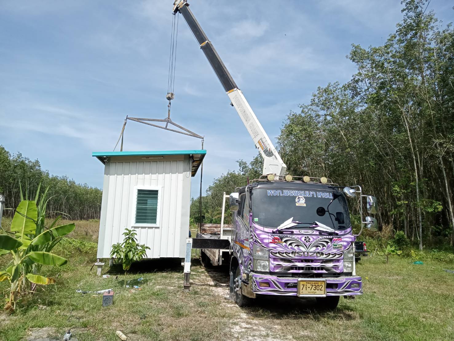 9 - https://เจมส์รถเฮี๊ยบรับจ้าง.com | เจมส์รถเฮี๊ยบรับจ้าง - ให้บริการรถเฮียบรับจ้าง เพื่อการขนย้ายสิ่งของต่างๆ ที่มีขนาดใหญ่ ให้บริการอำนวยความสะดวกได้เป็นอย่างดี บริการรถเฮียบรับจ้าง 4 ล้อ ให้เลือกอยู่หลากหลายแบบ เช่น รถเฮี๊ยบรับจ้าง 10 ตัน 3 ตัน 5 ตัน ที่พร้อมรองรับความต้องการของผู้ขนย้ายได้เป็นอย่างดี